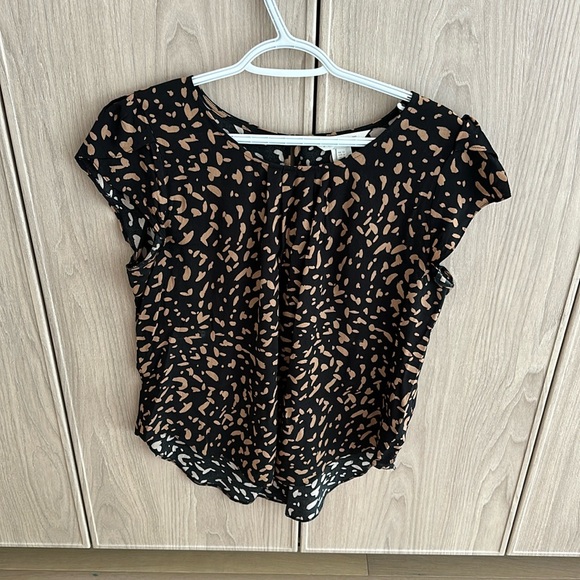 Short sleeve patterned blouse. - Picture 1 of 7